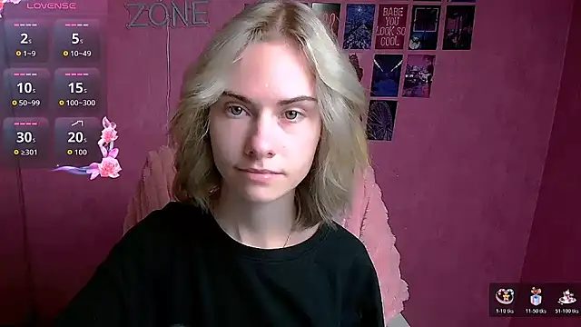 Snapshot of Fiona_Night chatting on 10/19/25, 05:41 Fiona Night online show from 10/19/25, 05:41