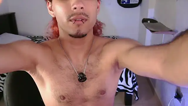 Snapshot of oezack___ chatting on 10/17/25, 05:10 oezack online show from 10/17/25, 05:10