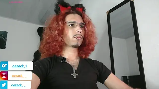 Snapshot of oezack___ chatting on 10/30/25, 07:43 oezack online show from 10/30/25, 07:43