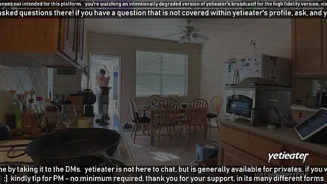 Snapshot of yetieater chatting on 01/01/25, 08:04 yetieater online show from 01/01/25, 08:04
