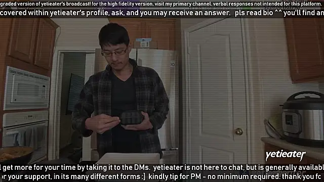 Snapshot of yetieater chatting on 01/19/25, 06:53 yetieater online show from 01/19/25, 06:53