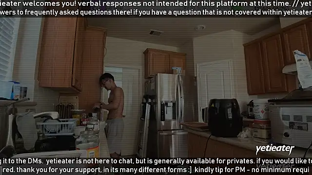 Snapshot of yetieater chatting on 04/27/26, 04:16 yetieater online show from 04/27/26, 04:16