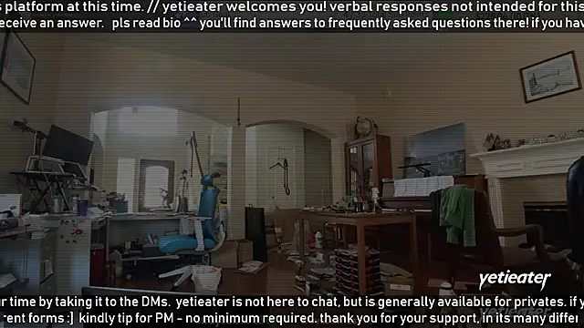 Snapshot of yetieater chatting on 05/11/26, 02:45 yetieater online show from 05/11/26, 02:45