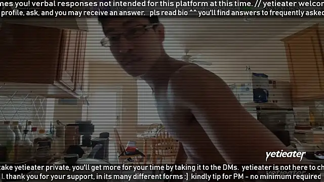 Snapshot of yetieater chatting on 05/18/26, 04:13 yetieater online show from 05/18/26, 04:13
