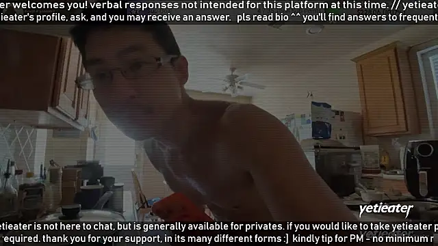 Snapshot of yetieater chatting on 05/19/26, 04:24 yetieater online show from 05/19/26, 04:24
