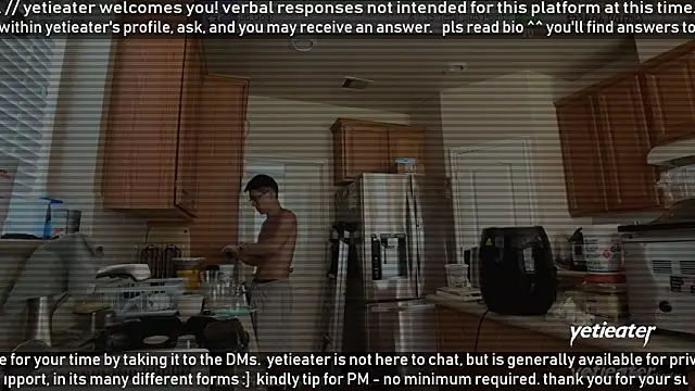 Snapshot of yetieater chatting on 06/03/26, 04:34 yetieater online show from 06/03/26, 04:34