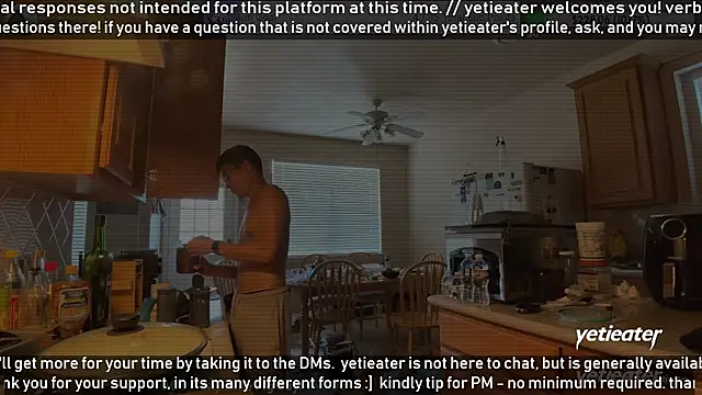 Snapshot of yetieater chatting on 06/10/26, 04:28 yetieater online show from 06/10/26, 04:28