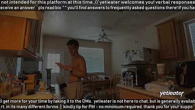 Snapshot of yetieater chatting on 06/12/26, 03:33 yetieater online show from 06/12/26, 03:33