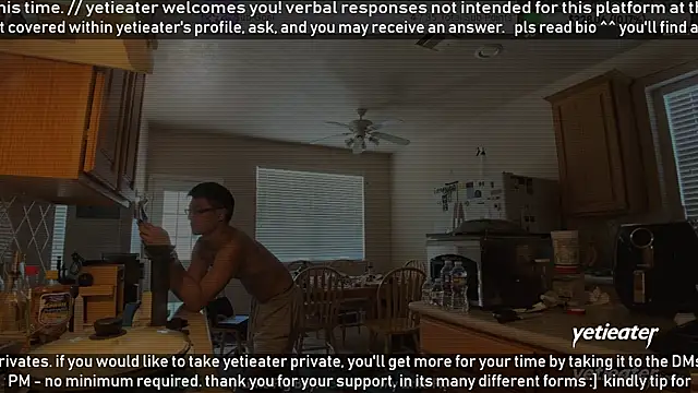 Snapshot of yetieater chatting on 06/13/26, 04:05 yetieater online show from 06/13/26, 04:05