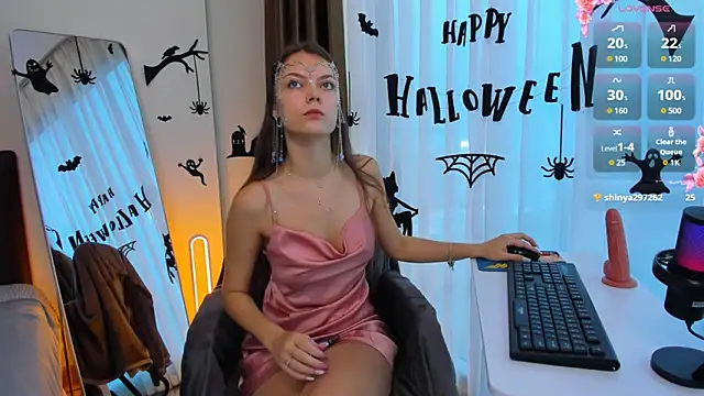 Alice neon online show from 10/30/25, 12:34