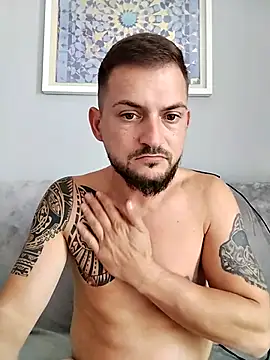 Snapshot of iurinicola chatting on 10/23/25, 12:15 iurinicola online show from 10/23/25, 12:15