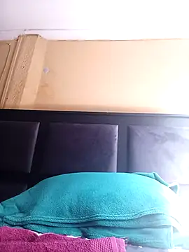 JuicyMilkyTizzy online show from 12/17/25, 07:47