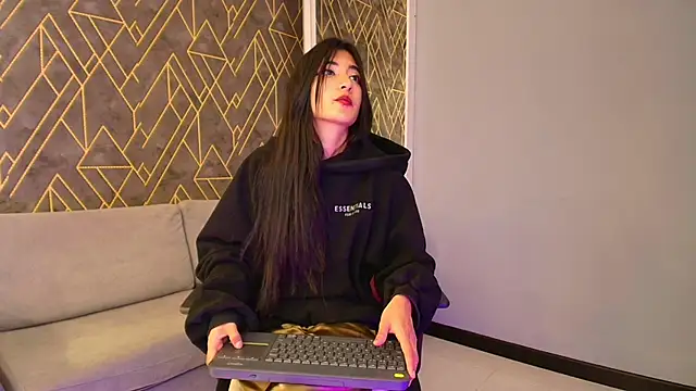 Snapshot of Tahara_Romanov chatting on 03/12/25, 06:22 Tahara Romanov online show from 03/12/25, 06:22