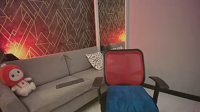 Snapshot of Tahara_Romanov chatting on 03/22/25, 11:53 Tahara Romanov online show from 03/22/25, 11:53