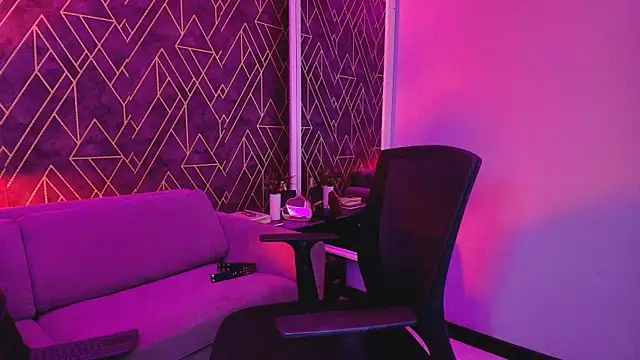 Snapshot of Tahara_Romanov chatting on 10/11/25, 04:16 Tahara Romanov online show from 10/11/25, 04:16