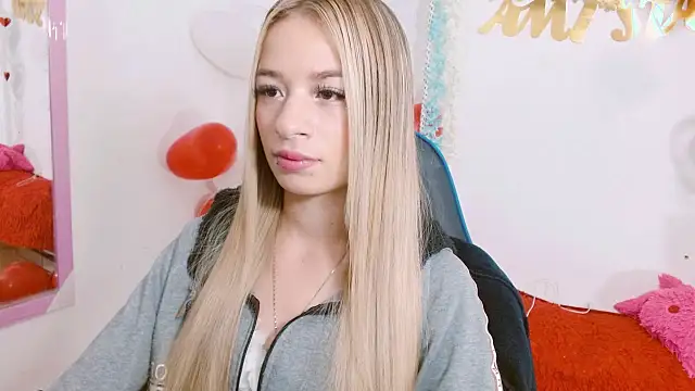 hannah 026 online show from 09/13/25, 11:43