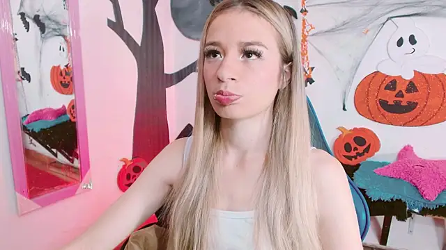 hannah 026 online show from 10/23/25, 10:47