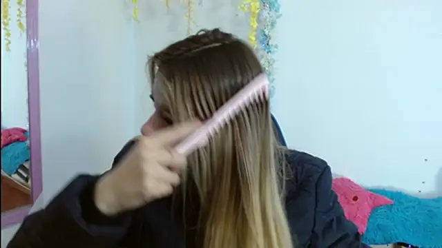 hannah 026 online show from 11/06/25, 10:27