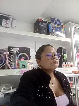 lia-taylor33 online show from 03/11/25, 09:48