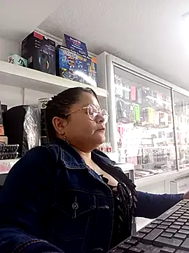 lia-taylor33 online show from 03/21/25, 10:17