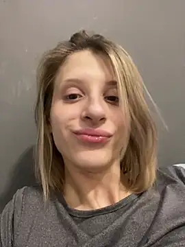 Snapshot of amorearte_m chatting on 03/01/25, 11:17 amorearte m online show from 03/01/25, 11:17