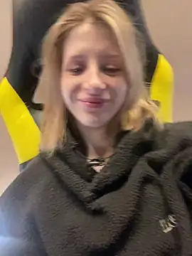 Snapshot of amorearte_m chatting on 03/02/25, 11:07 amorearte m online show from 03/02/25, 11:07