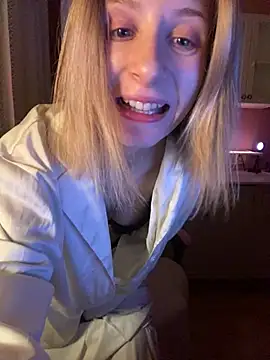 Snapshot of amorearte_m chatting on 03/05/25, 08:32 amorearte m online show from 03/05/25, 08:32