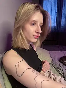 Snapshot of amorearte_m chatting on 03/09/25, 04:27 amorearte m online show from 03/09/25, 04:27