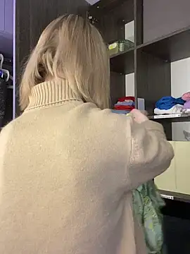 Snapshot of amorearte_m chatting on 03/12/25, 03:57 amorearte m online show from 03/12/25, 03:57