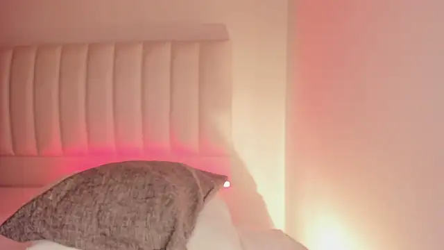 Snapshot of Hannahx__ chatting on 10/19/25, 03:45 Hannahx online show from 10/19/25, 03:45