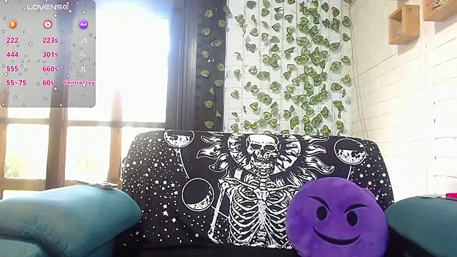 Snapshot of LiraSonnett chatting on 10/07/25, 09:12 LiraSonnett online show from 10/07/25, 09:12