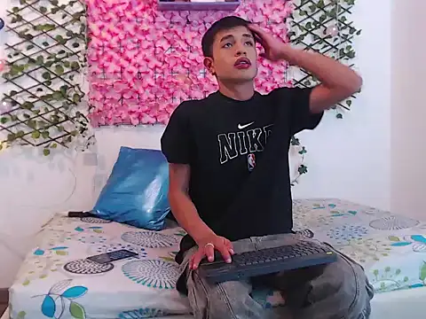 willians   0 online show from 10/28/25, 03:54