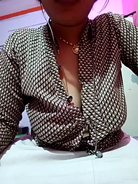 Snapshot of Beautiful_Puja chatting on 03/12/25, 04:24 Beautiful Puja online show from 03/12/25, 04:24