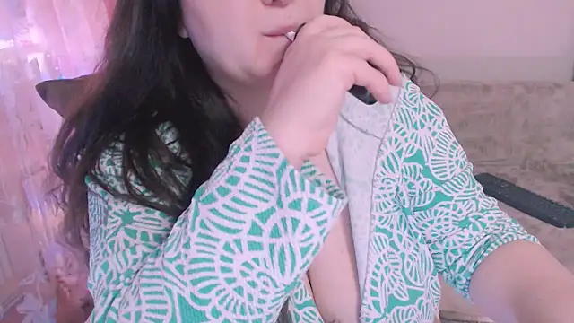 Snapshot of SoftLia chatting on 03/02/25, 10:38 SoftLia online show from 03/02/25, 10:38
