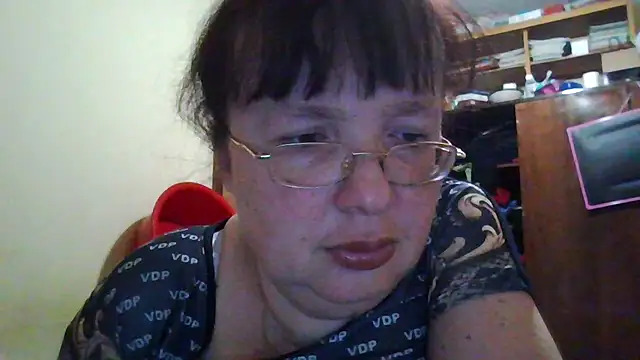 Snapshot of Queen-Elizabeth-25 chatting on 03/04/25, 04:06 Queen-Elizabeth-25 online show from 03/04/25, 04:06