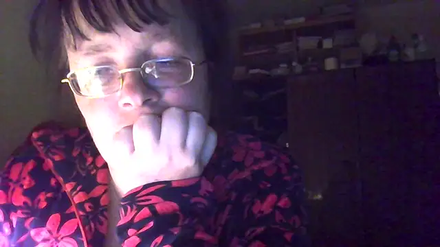 Snapshot of Queen-Elizabeth-25 chatting on 03/06/25, 07:32 Queen-Elizabeth-25 online show from 03/06/25, 07:32