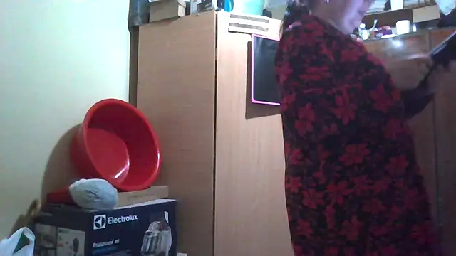 Snapshot of Queen-Elizabeth-25 chatting on 03/07/25, 06:54 Queen-Elizabeth-25 online show from 03/07/25, 06:54