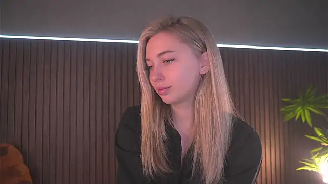 christie luv online show from 09/27/25, 05:23