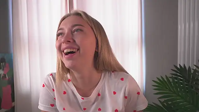 christie luv online show from 10/03/25, 07:05