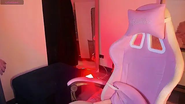 Loona s online show from 06/02/26, 02:46