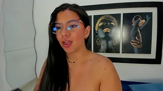 Snapshot of emilyy_cooperr chatting on 01/14/26, 12:22 emilyy cooperr online show from 01/14/26, 12:22