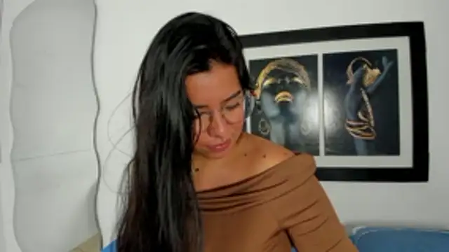 Snapshot of emilyy_cooperr chatting on 01/16/26, 12:09 emilyy cooperr online show from 01/16/26, 12:09