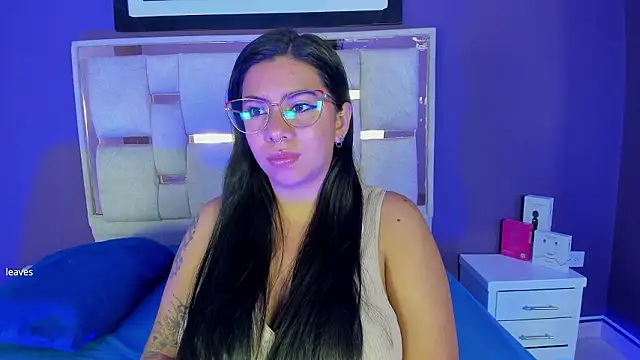 Snapshot of emilyy_cooperr chatting on 02/19/26, 12:23 emilyy cooperr online show from 02/19/26, 12:23