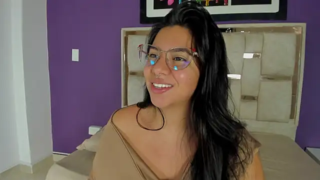 Snapshot of emilyy_cooperr chatting on 03/05/26, 12:12 emilyy cooperr online show from 03/05/26, 12:12
