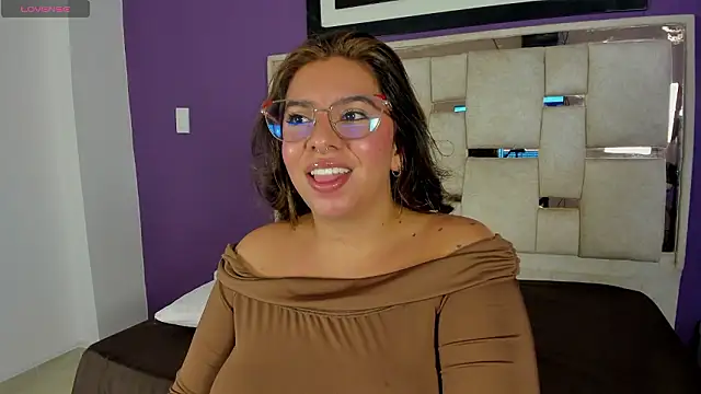 Snapshot of emilyy_cooperr chatting on 03/12/26, 12:22 emilyy cooperr online show from 03/12/26, 12:22