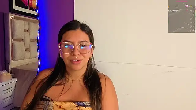 Snapshot of emilyy_cooperr chatting on 06/01/26, 12:18 emilyy cooperr online show from 06/01/26, 12:18