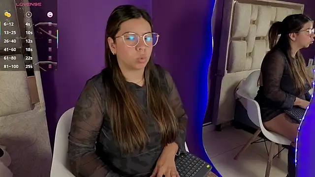 Snapshot of emilyy_cooperr chatting on 06/10/26, 12:15 emilyy cooperr online show from 06/10/26, 12:15