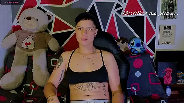 Snapshot of demimoore222 chatting on 11/16/25, 10:37 demimoore222 online show from 11/16/25, 10:37