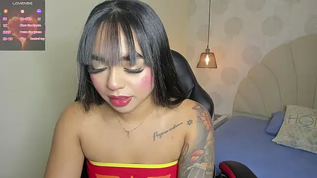 Snapshot of AGATHASMITH5 chatting on 10/17/25, 03:31 AGATHASMITH5 online show from 10/17/25, 03:31