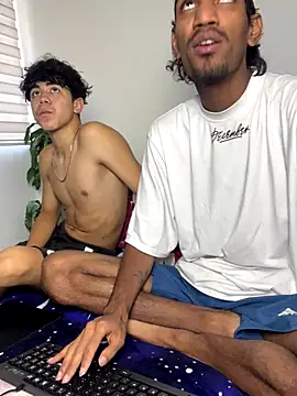 Snapshot of Miguel_bigcock chatting on 09/21/25, 04:41 Miguel bigcock online show from 09/21/25, 04:41